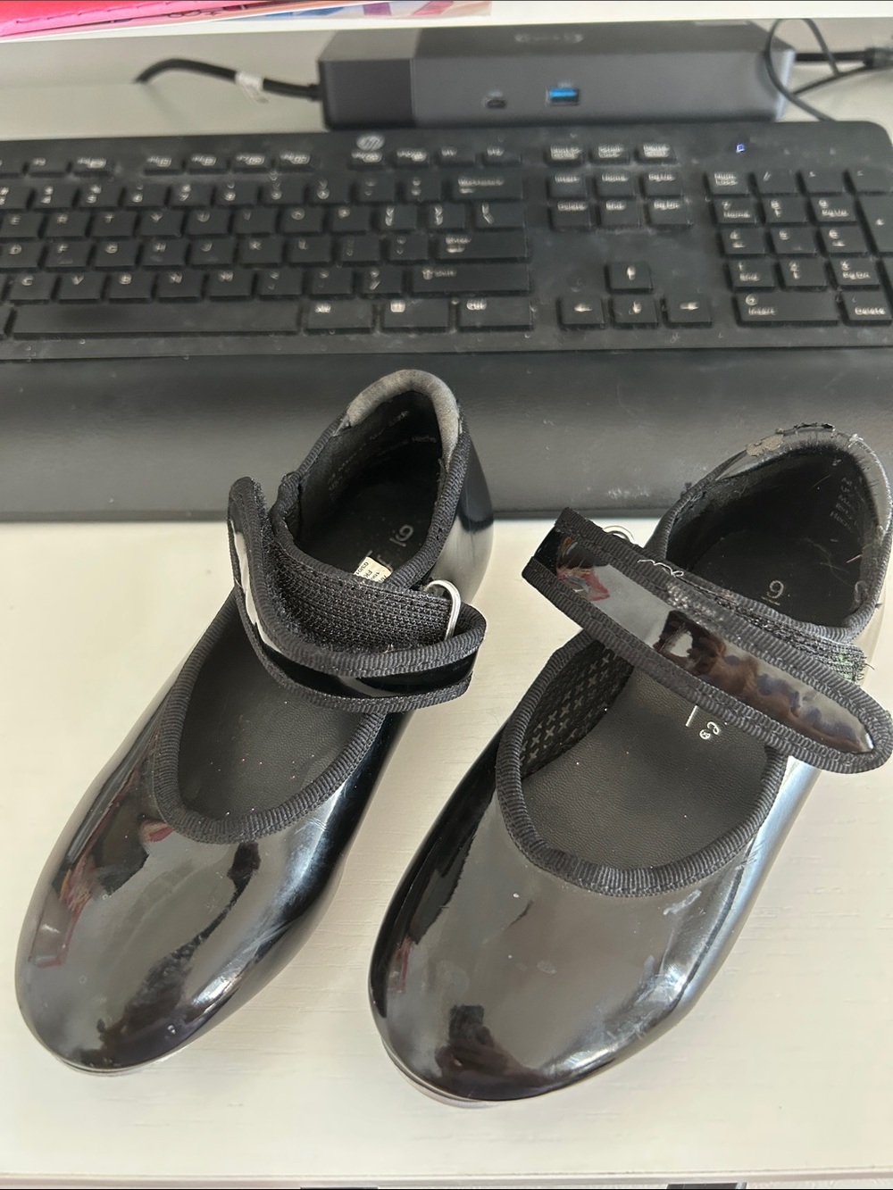Toddler girls size 9 tap shoes patent black Velcro strap dance shoes performance